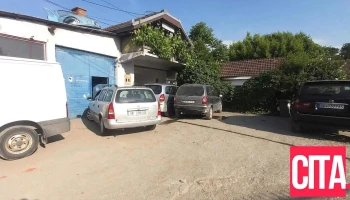 Autolaker lama - Skopje 1000