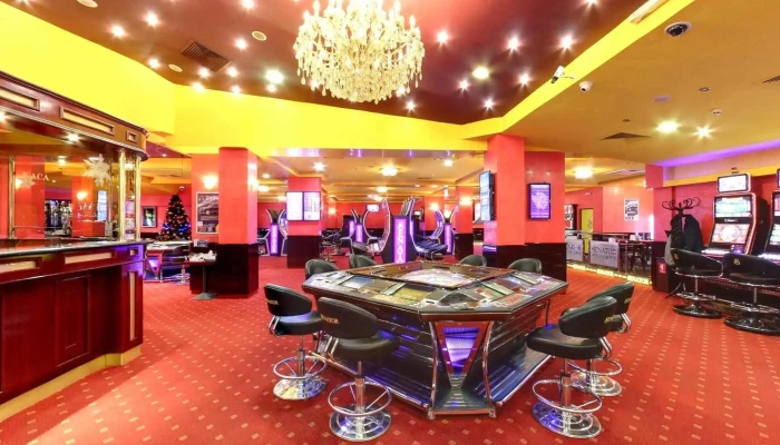 Electronic Casino Senator -    Bazen Elektronsko Kazino Senator   Bazen Ulichen Prikaz I 360deg - Гевгелија