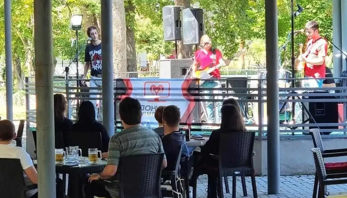 Shtand Za Kafe 12 Te Vatashki Mladintsi Atmosfera - Кавадарци