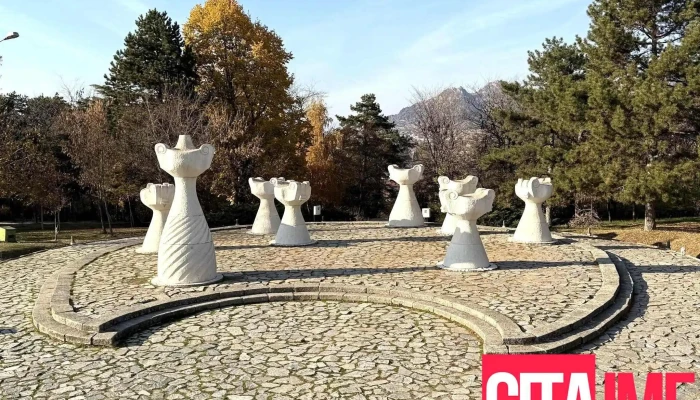 Spomenik Mogila Na Nepobedenite Sie - Прилеп
